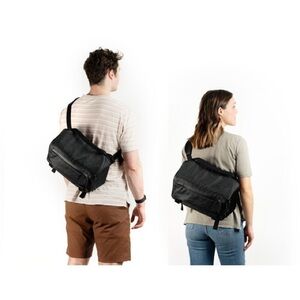 Like New Moment Rugged 10 L Camera Sling Bag